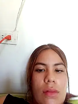 Snapshot of EsperanzaAndJey chatting on October 2025 07:14:02 PM EsperanzaAndJey online show from October 2025 07:14:02 PM