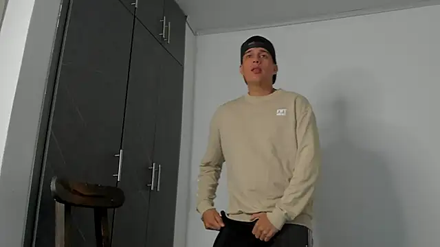 hugosan12 online show from March 2025 10:26:01 PM