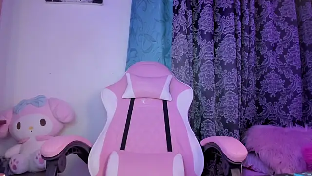 mikusitq  online show from March 2025 11:20:02 PM