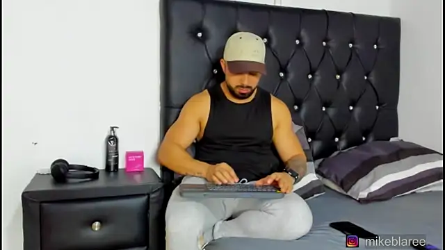 mikeblaree online show from February 2026 07:09:02 PM