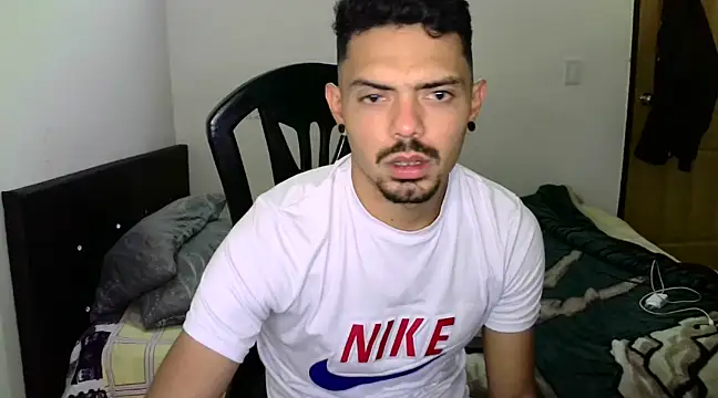 Snapshot of chocolatino16 chatting on February 2025 05:52:02 AM chocolatino16 online show from February 2025 05:52:02 AM