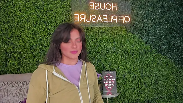 Snapshot of emmiily_z chatting on February 2025 08:10:01 PM emmiily z online show from February 2025 08:10:01 PM