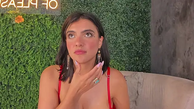 Snapshot of emmiily_z chatting on February 2025 08:00:02 PM emmiily z online show from February 2025 08:00:02 PM