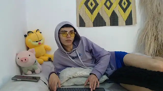 Snapshot of MaikyCooper chatting on March 2025 07:08:02 AM MaikyCooper online show from March 2025 07:08:02 AM