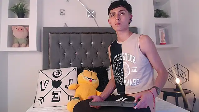 Snapshot of MaikyCooper chatting on March 2025 06:37:02 AM MaikyCooper online show from March 2025 06:37:02 AM