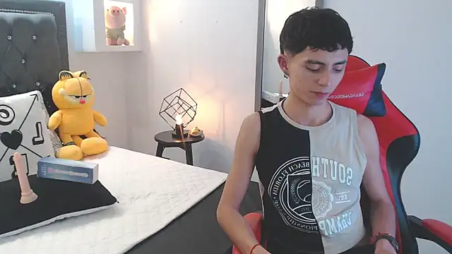 Snapshot of MaikyCooper chatting on March 2025 04:32:01 AM MaikyCooper online show from March 2025 04:32:01 AM