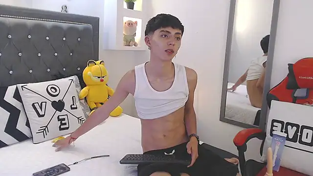 Snapshot of MaikyCooper chatting on March 2025 08:21:02 AM MaikyCooper online show from March 2025 08:21:02 AM