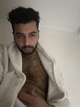 Snapshot of OutsizedPistol chatting on September 2025 01:31:02 AM OutsizedPistol online show from September 2025 01:31:02 AM