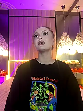 Snapshot of AlexaBright chatting on November 2025 07:13:02 PM AlexaBright online show from November 2025 07:13:02 PM