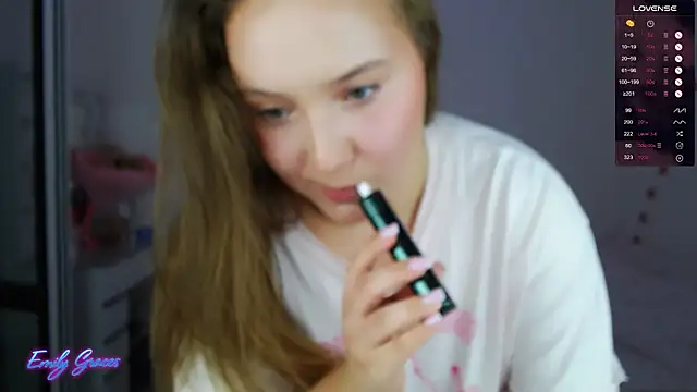 Snapshot of EmilyxxGraces chatting on September 2025 03:07:02 AM EmilyxxGraces online show from September 2025 03:07:02 AM