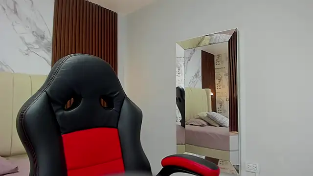 MELINAMARTINS online show from November 2025 12:23:02 PM