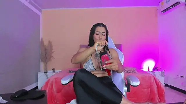 cristal crossfitx online show from November 2025 10:25:02 AM