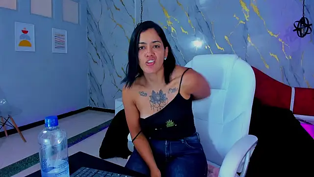 Snapshot of cristal_crossfitx chatting on June 2026 10:13:02 AM cristal crossfitx online show from June 2026 10:13:02 AM