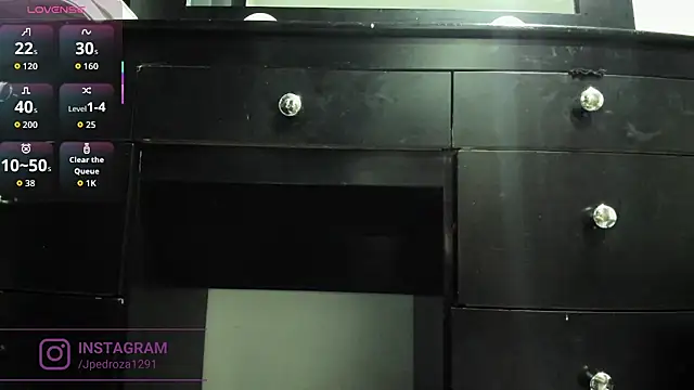 crystal beennz online show from December 2025 03:26:02 AM