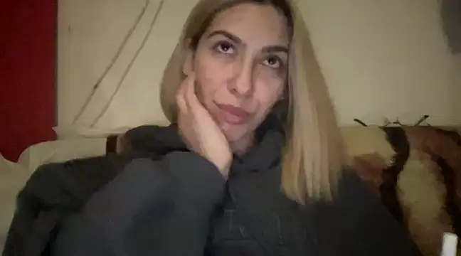 sarrah rossy online show from February 2025 11:04:02 PM