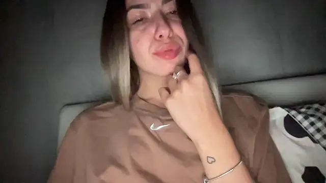 sarrah rossy online show from September 2025 09:36:01 PM