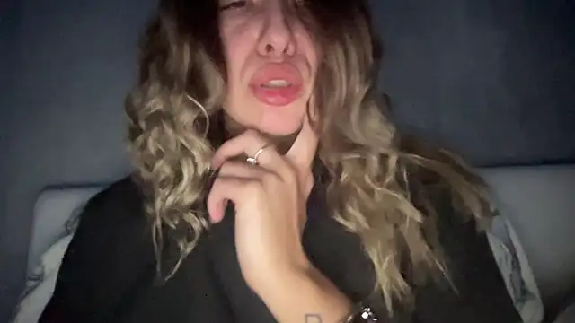 sarrah rossy online show from December 2025 09:41:02 PM