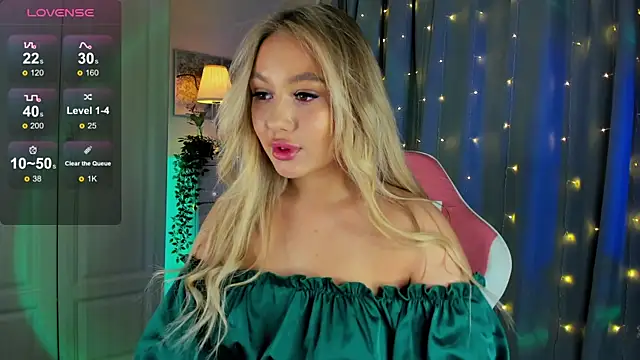 Snapshot of _Loneve__ chatting on March 2025 02:01:02 PM Loneve online show from March 2025 02:01:02 PM