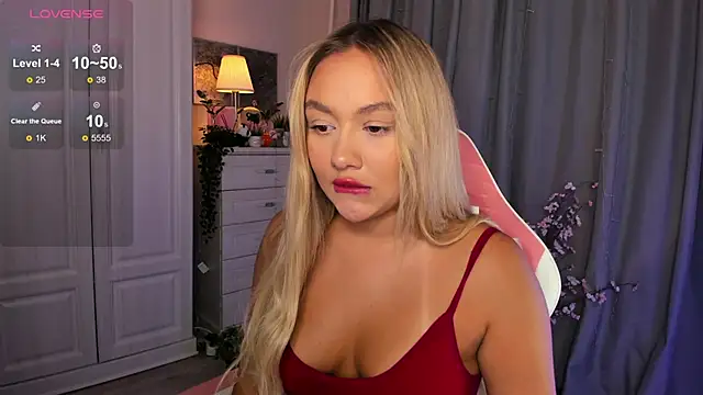 Snapshot of _Loneve__ chatting on October 2025 01:42:02 PM Loneve online show from October 2025 01:42:02 PM