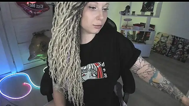 HoneySallyMoore online show from July 2026 07:39:01 PM