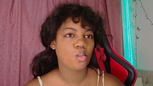 Daphnewalker   online show from December 2025 11:59:02 AM