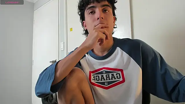 Snapshot of salvatore_montt chatting on March 2025 05:49:02 PM salvatore montt online show from March 2025 05:49:02 PM