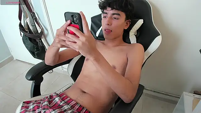 Snapshot of salvatore_montt chatting on March 2025 06:34:02 PM salvatore montt online show from March 2025 06:34:02 PM