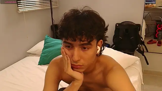 Snapshot of salvatore_montt chatting on March 2025 06:42:02 AM salvatore montt online show from March 2025 06:42:02 AM