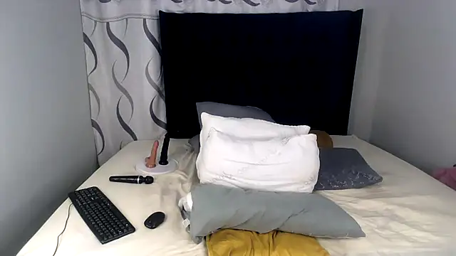 Snapshot of BigbootyliciousXXX chatting on April 2026 02:27:02 AM BigbootyliciousXXX online show from April 2026 02:27:02 AM