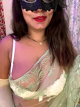 Snapshot of WifyHubby_38 chatting on November 2025 09:50:02 PM WifyHubby 38 online show from November 2025 09:50:02 PM