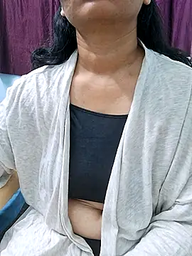 Snapshot of Jassi_Does chatting on February 2025 02:21:01 PM Jassi Does online show from February 2025 02:21:01 PM