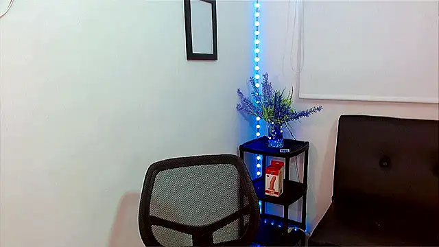 Emilybateee online show from February 2025 07:05:01 PM