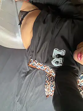 yaxxx03 online show from November 2025 12:51:01 PM