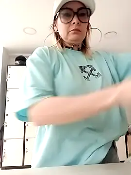 Snapshot of CandieGilson__ chatting on October 2025 12:38:02 PM CandieGilson   online show from October 2025 12:38:02 PM