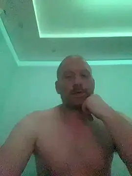 Krzysiekg123 online show from October 2025 05:10:02 PM