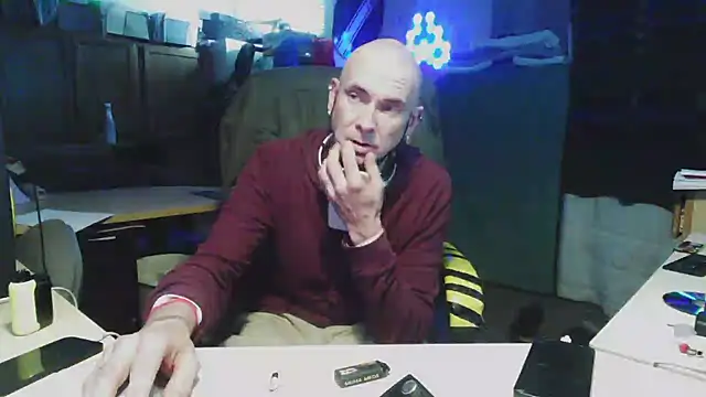 Snapshot of TommyDoggg chatting on February 2025 10:25:01 PM TommyDoggg online show from February 2025 10:25:01 PM