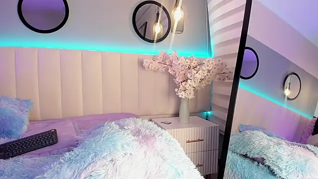 alice lodge online show from September 2025 03:18:02 AM