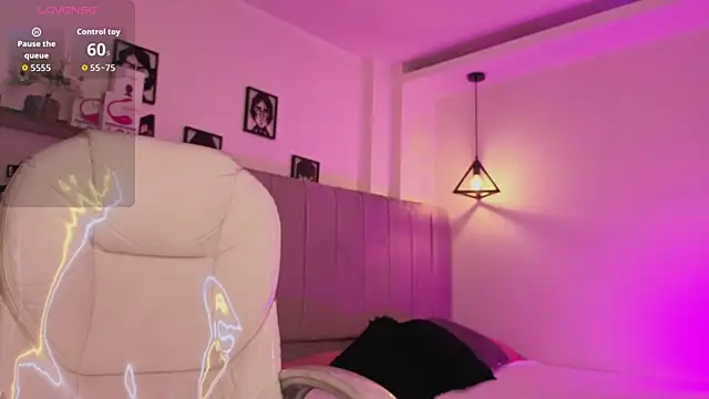 Miller Vanessa  online show from October 2025 08:42:02 PM