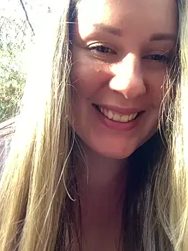 Mona Plus online show from February 2025 08:41:02 PM