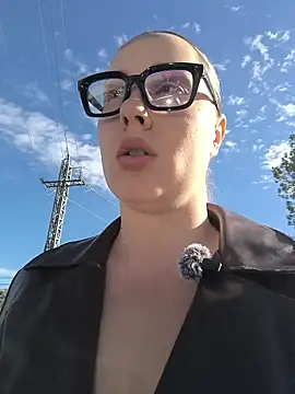 Mona Plus online show from November 2025 01:22:02 PM