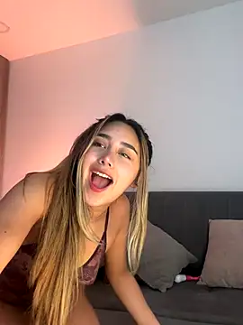 Snapshot of Hornyholly__ chatting on October 2025 03:07:01 PM Hornyholly   online show from October 2025 03:07:01 PM