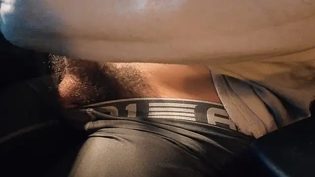 Snapshot of strongdude212 chatting on May 2026 09:04:01 AM strongdude212 online show from May 2026 09:04:01 AM