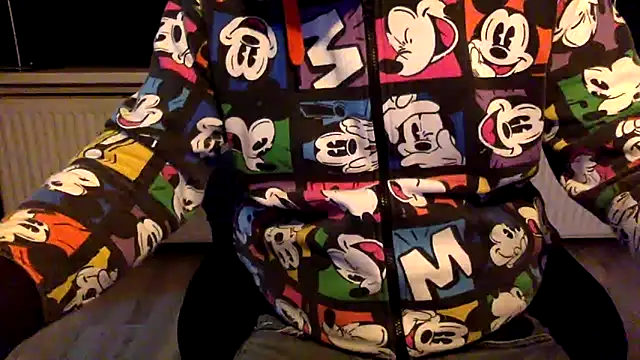 Snapshot of Bleueyez007 chatting on February 2025 09:21:02 PM Bleueyez007 online show from February 2025 09:21:02 PM