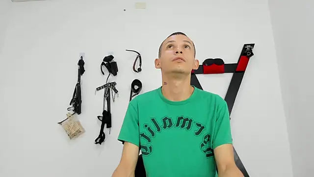 Snapshot of Isak_Millan chatting on November 2025 01:21:02 PM Isak Millan online show from November 2025 01:21:02 PM