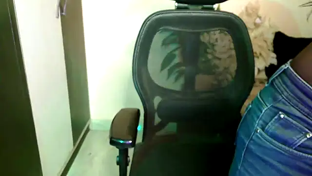 Snapshot of megancatluna chatting on February 2026 04:57:02 AM megancatluna online show from February 2026 04:57:02 AM