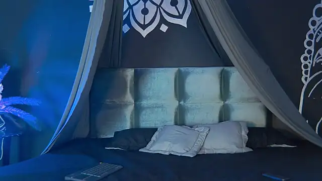 Arii moon online show from September 2025 07:15:02 PM