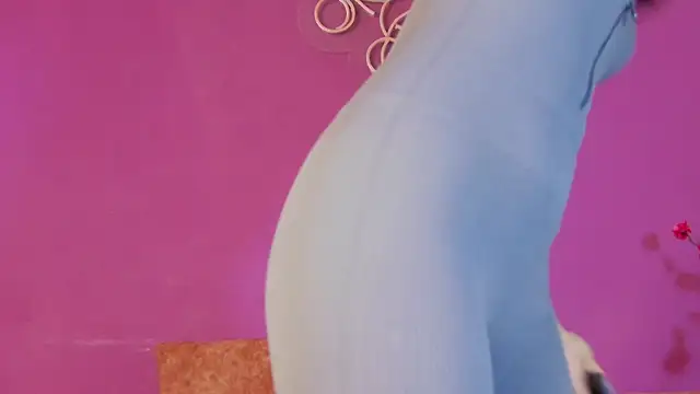 Arii moon online show from November 2025 07:59:02 PM