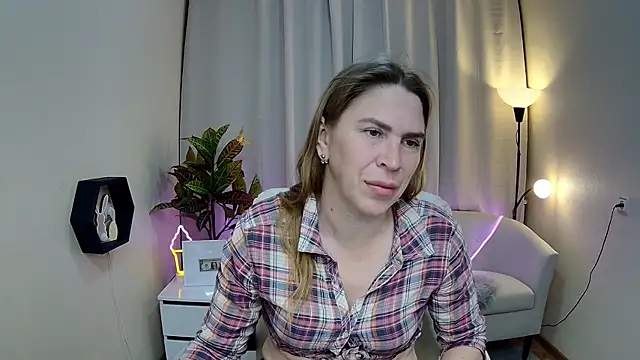 Snapshot of TessaDaybreak chatting on May 2026 06:52:02 AM TessaDaybreak online show from May 2026 06:52:02 AM
