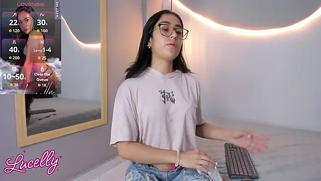 lucelly 15 online show from October 2025 11:46:02 AM