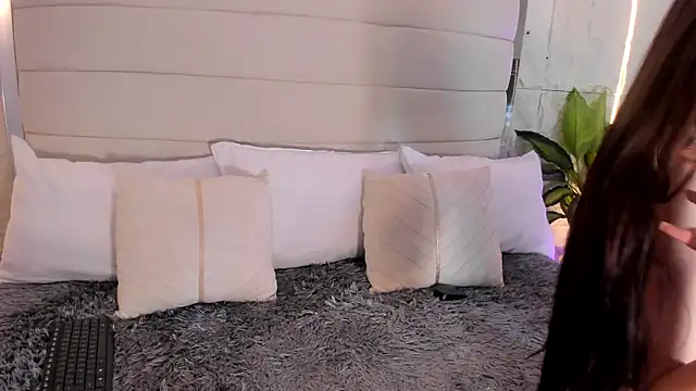 MelanieHillss online show from February 2026 08:38:01 PM